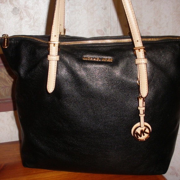 Michael Kors Black and Cream Shoulder Bag - Picture 1 of 7